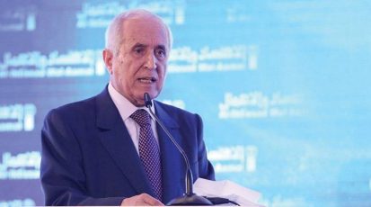 الأستاذ رؤوف أبو زكي.