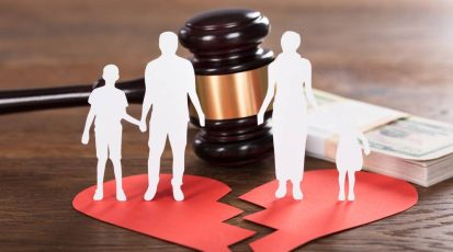 Gavel-And-Paper-Family-Representing-Divorce-On-Wooden-DeskAndrey_Popovs
