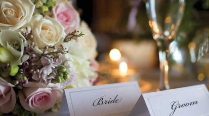 مفارقة بليغة افتقاد الأعراس الصاخبة وباهظة الكلفة لأعمال الصدقة والخير كجزء من البرنامج وكسبيل لنيل البركة والتوفيق للعريسين