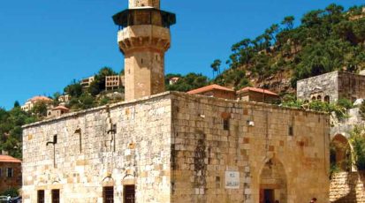 الجامع-الذي-بناه-فخر-الدين-عثمان-في-دير-القمر---2