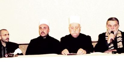 المنصة ويبدو من اليمين رئيس التحرير، الشيخ مرسل نصر، الشيخ دنيل عبد الخالق والمهندس علاء رضوان