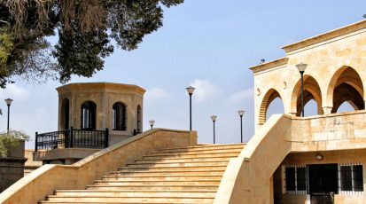 تحسينات في مدخل المقام