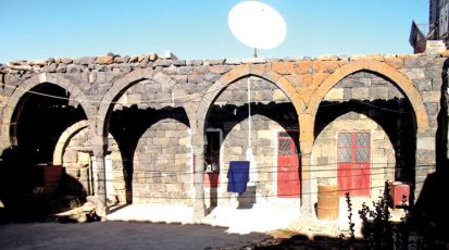 دار-المجاهد--فضل-الله-الأطرش-في-ملح-بعد-انتقاله-من-عرمان10