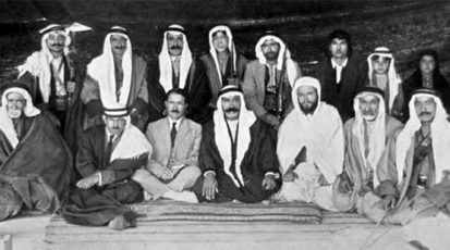 سلطان باشا ورفاقه أثناء إقامتهم في وادي السرحان في صحراء نجد