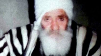 صورة للشيخ الورع أبو حسين يوسف في بلدته الغارية