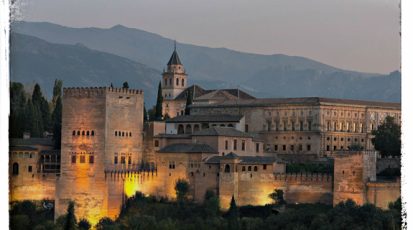 قصر-الحمراء-الذي-بناه-العرب-في-الأندلس-ما-زال-يشهد-على-عظمة-الحضارة-الإسلامية