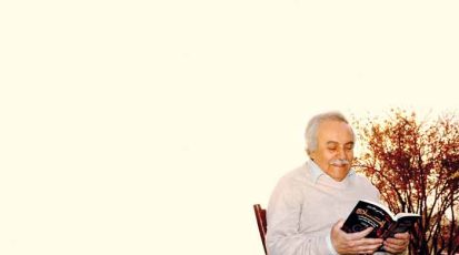 يتصفّح-كتابه-عن-الحلاج